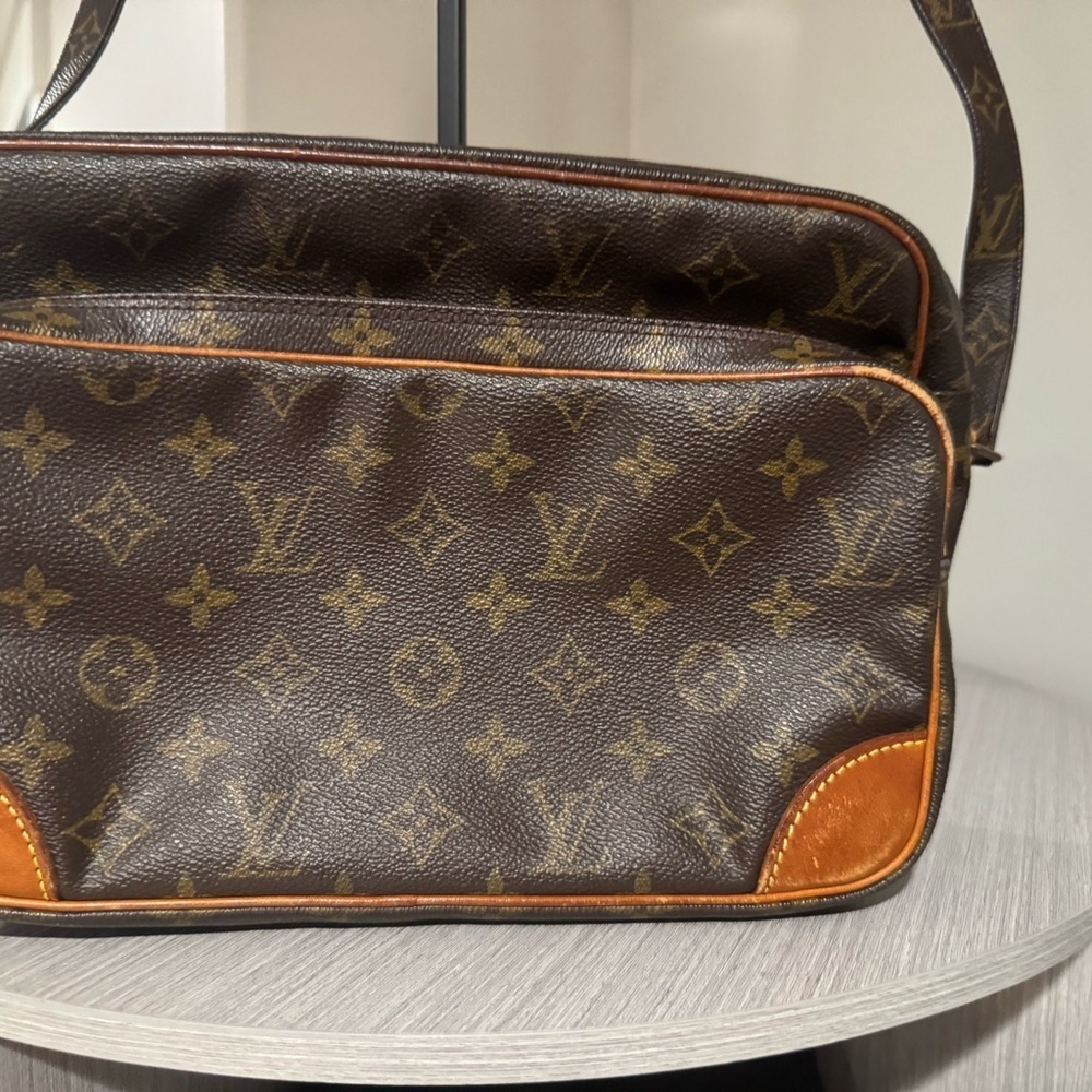 Louis Vuitton Monogram Nil Crossbody - Picture 2 of 14